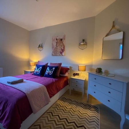 Apartmán Lovely 3 Bed With Jacuzzi, Close To Airport, Driveway, Wifi Edinburgh Exteriér fotografie